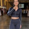 Conjunto Fitness Cropped Manga Longa e Calça Listras