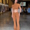 Conjunto Fitness Cropped Zíper e Calça Flare - Caramelo
