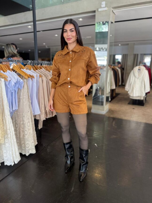 Conjunto Feminino Short e Camisa Suede