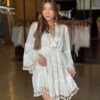 Vestido Curto Boho em Renda com Mangas Flare - Off White