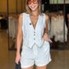 Conjunto Short e Colete Risca Giz - Branco